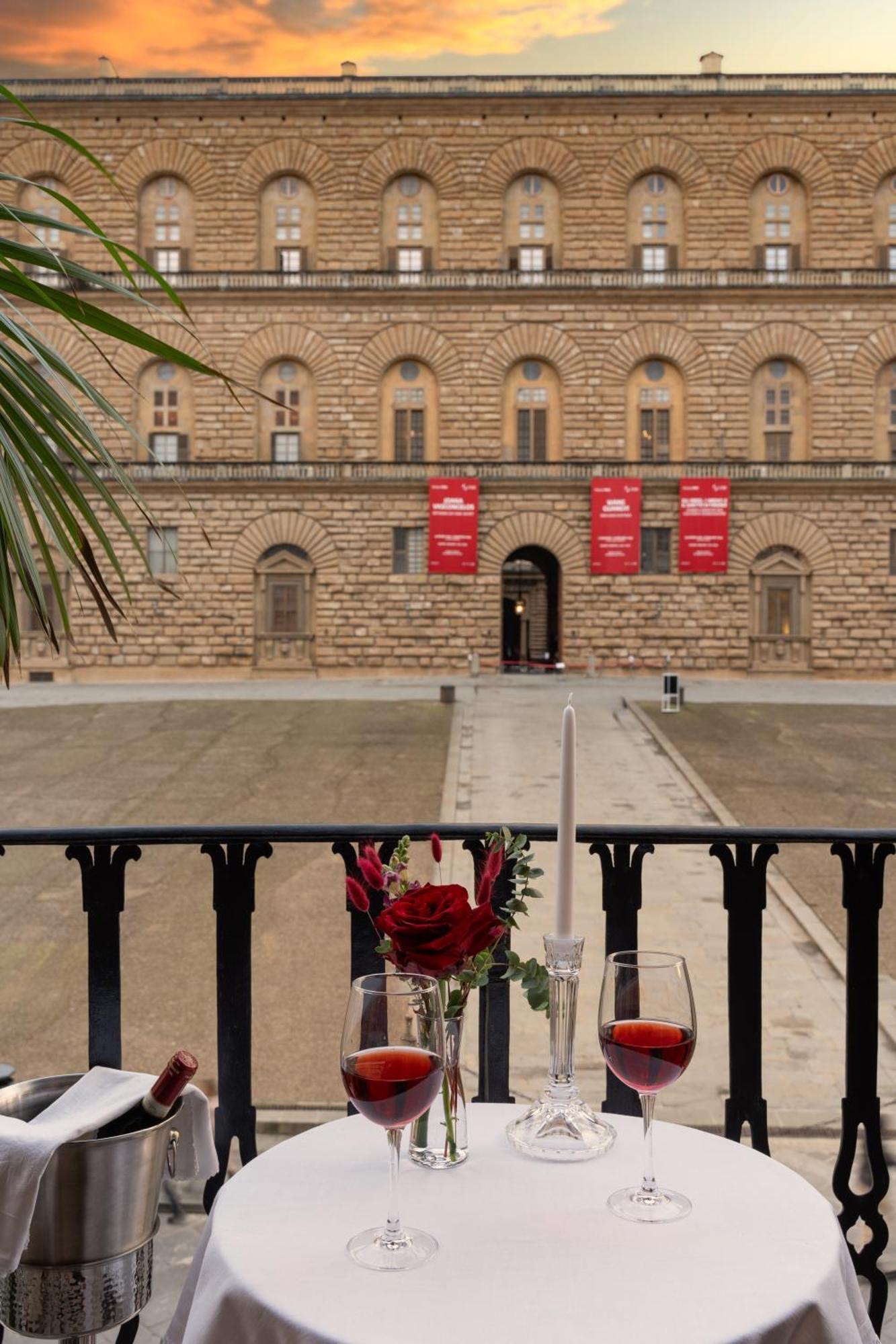 Piazza Pitti Palace - Residenza D'Epoca Bed & Breakfast Florence Exterior photo