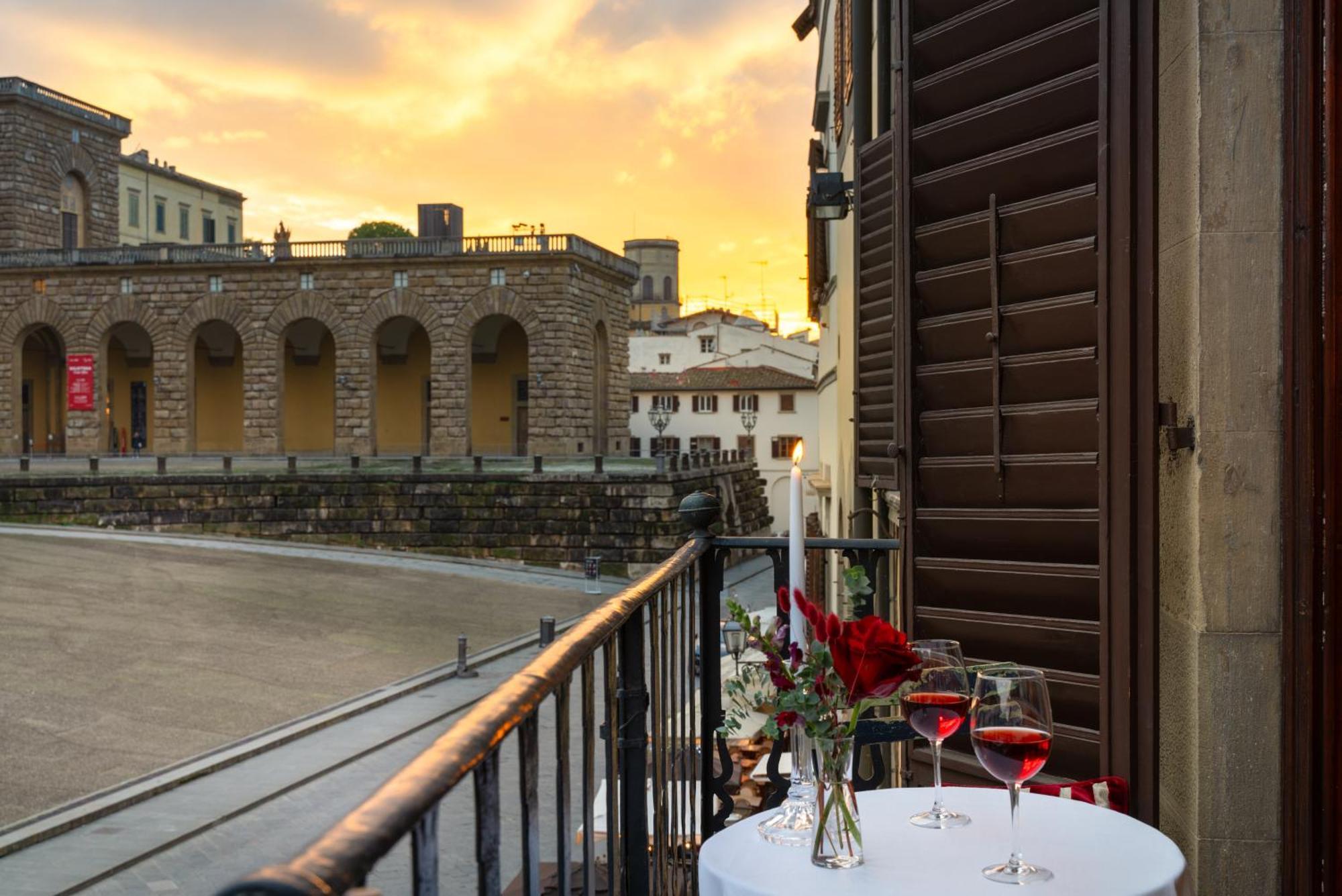 Piazza Pitti Palace - Residenza D'Epoca Bed & Breakfast Florence Exterior photo